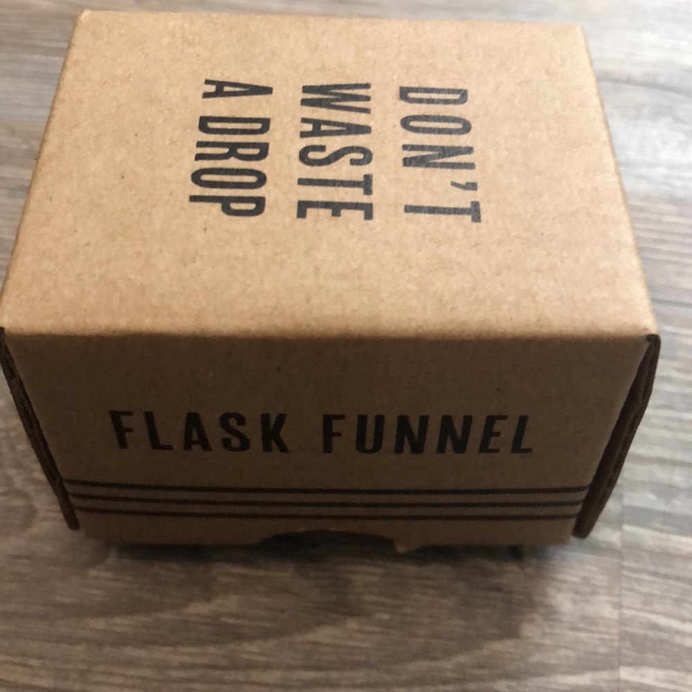 NIB IZOLA FLASK FUNNEL STAINLESS STEEL - Picture 5 of 5